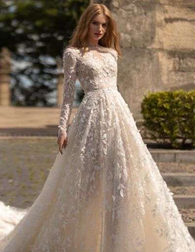 3d floral Modest Bridal Gowns with long sleeves